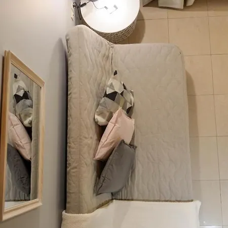 Apartment Historic Center Nest For 3 *